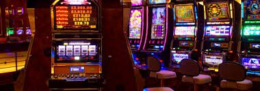 Jili77 ကတ်ဂိမ်းများ APP — မိုဘိုင်းဖုန်းမှ Baccarat Teen Patti ကစားနေသောမြင်ကွင်း